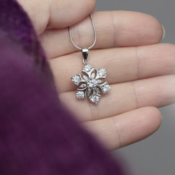 Srebrny okazały naszyjnik ŚNIEŻYNKA - SREBRO p 925