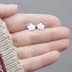 SZTZ-382 Srebrne kolczyki kwiat orchidea - srebro